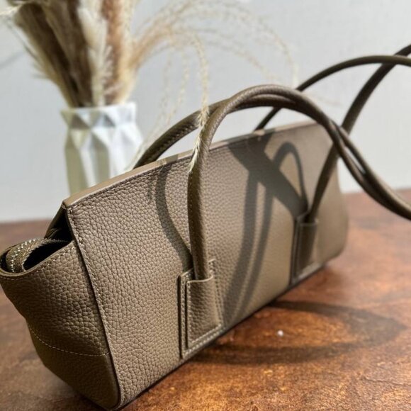 Elegance Bag โ A Timeless Icon of Style - Picture 3 of 11